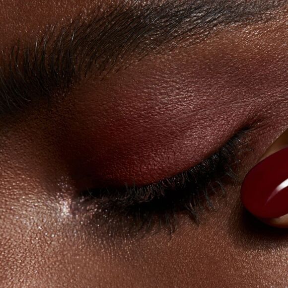 MAC Matte Eyeshadow in Haute Sauce (Intense Brick Red) - Picture 10 of 15